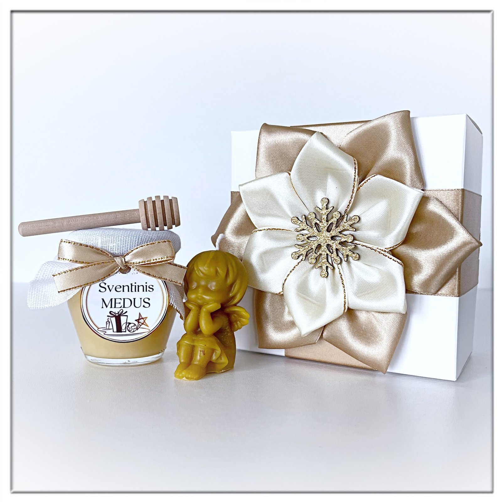 Dekoruota kalėdinė dovana