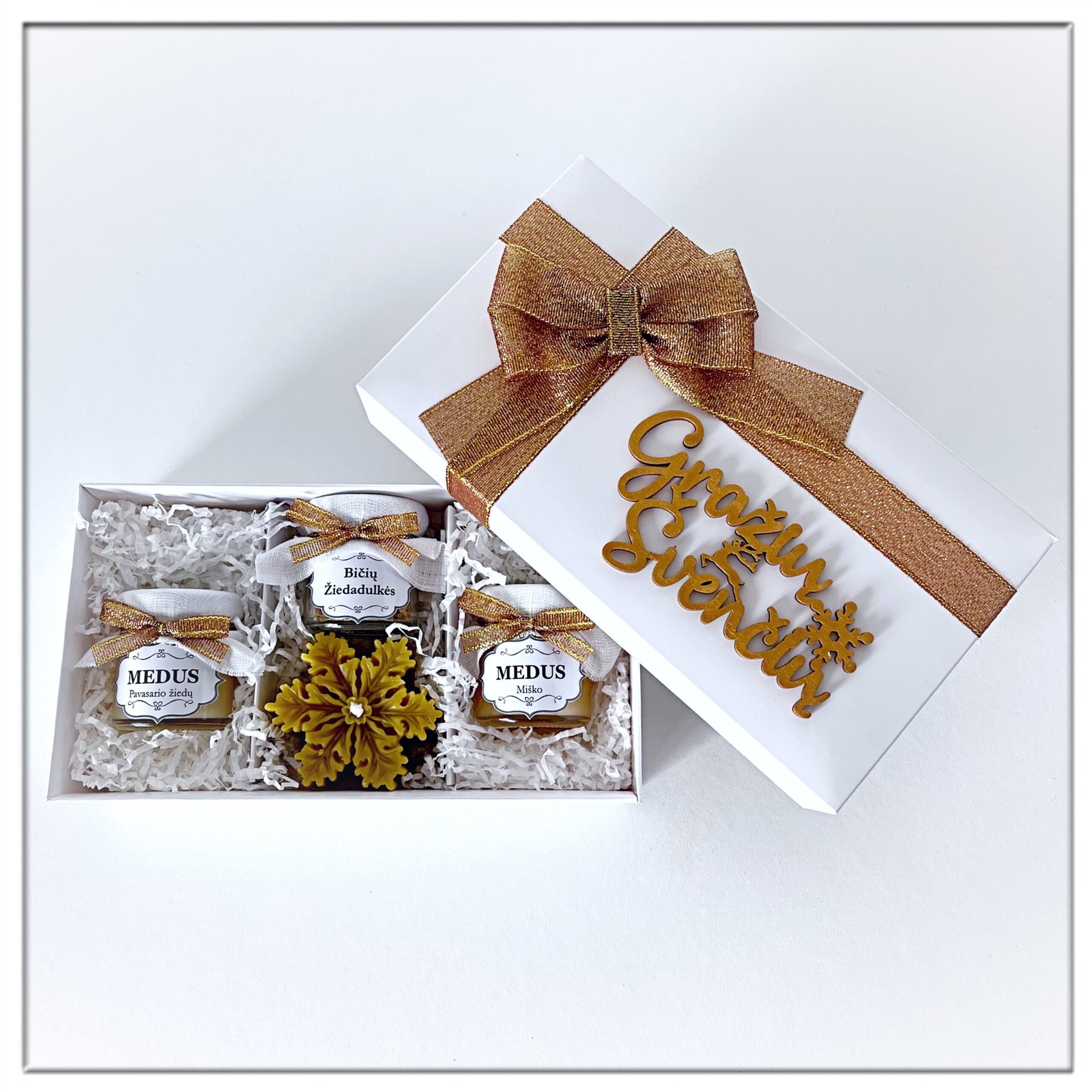 Dekoruota kalėdinė medaus dovana